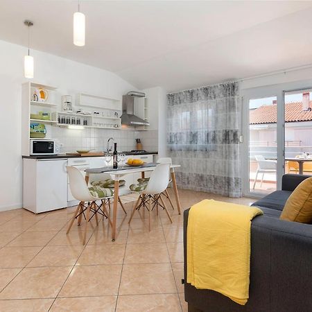 מדולין Seafront Apartment Gaby מראה חיצוני תמונה