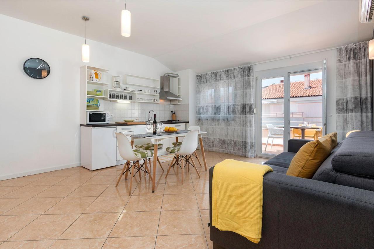 מדולין Seafront Apartment Gaby מראה חיצוני תמונה