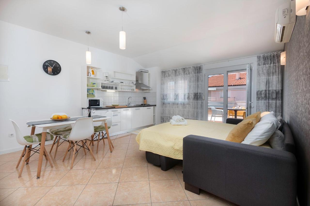 מדולין Seafront Apartment Gaby מראה חיצוני תמונה